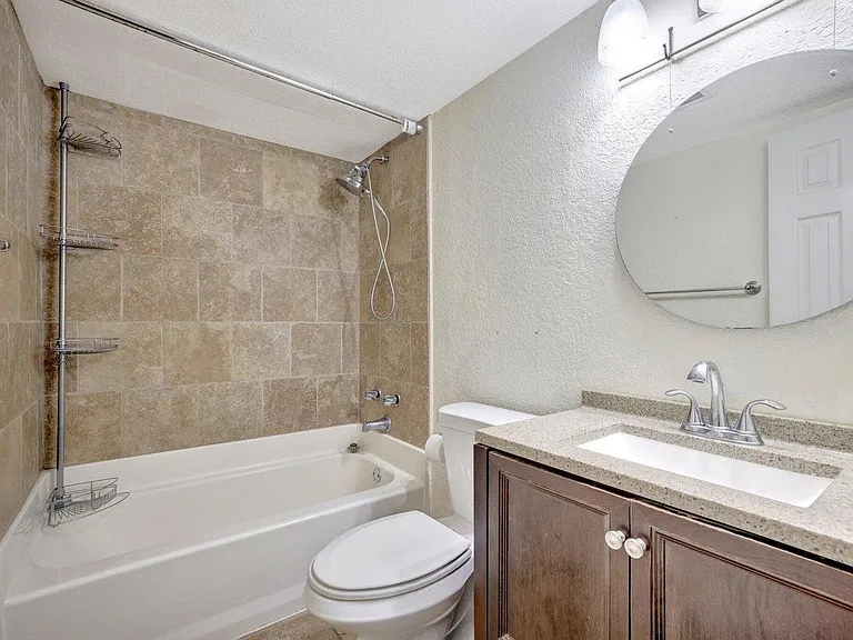 2400 NE 33rd Ave #211 — Photo 22