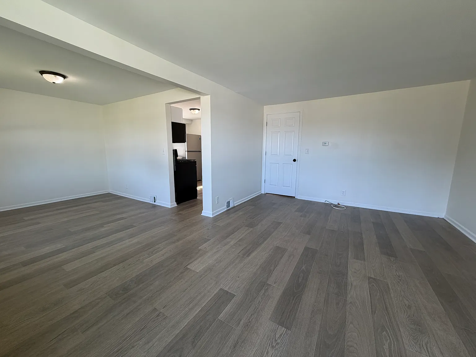 2 bed, 900 sqft, $1,650 — Photo 2