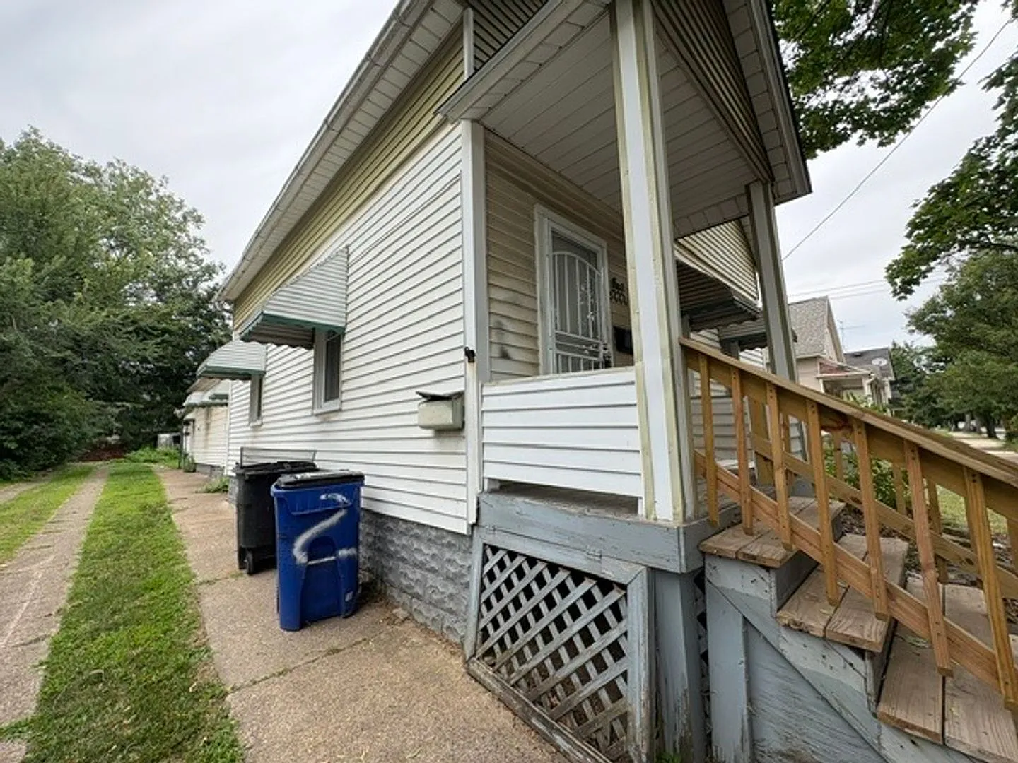 3666 E 57th St Spacious 5BR Home with Fresh Updates $1,600 — Photo 2