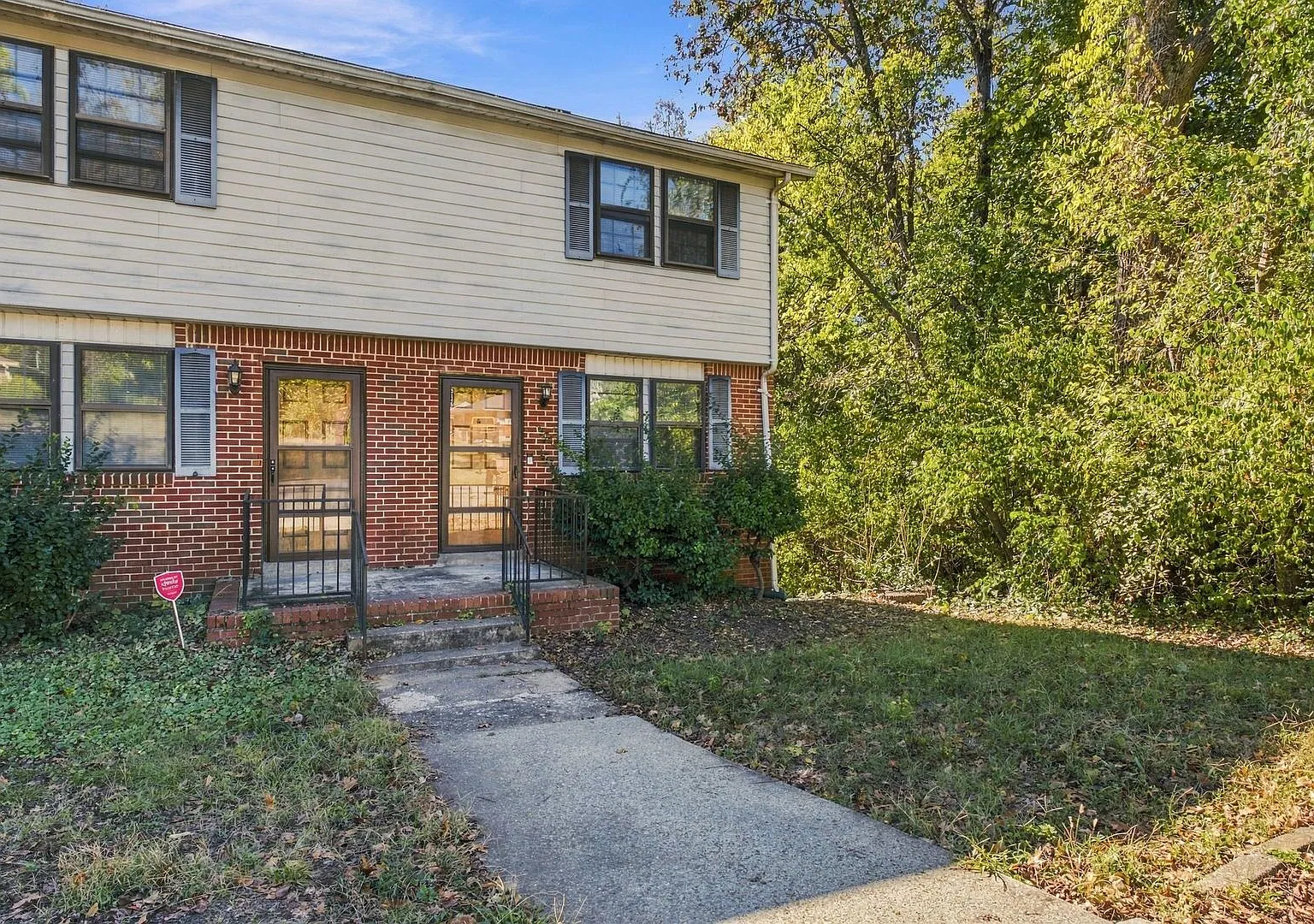 Awesome 2-bedroom, 1.5-bathroom duplex in charming Donelson! — Photo 4