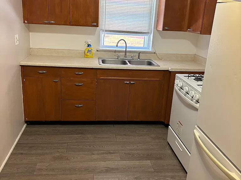 304 Woodrow Dr #1 — Photo 8