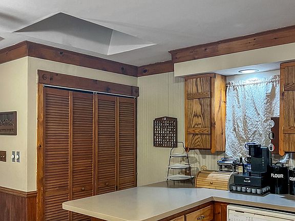 3rd image of 390 Whitesville Road