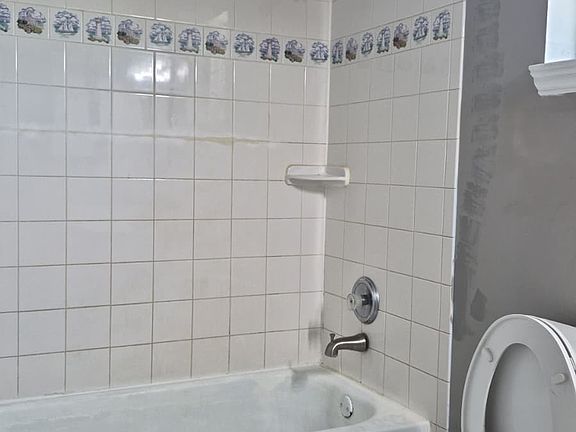 4th image of 609 Elwayne Ave #4