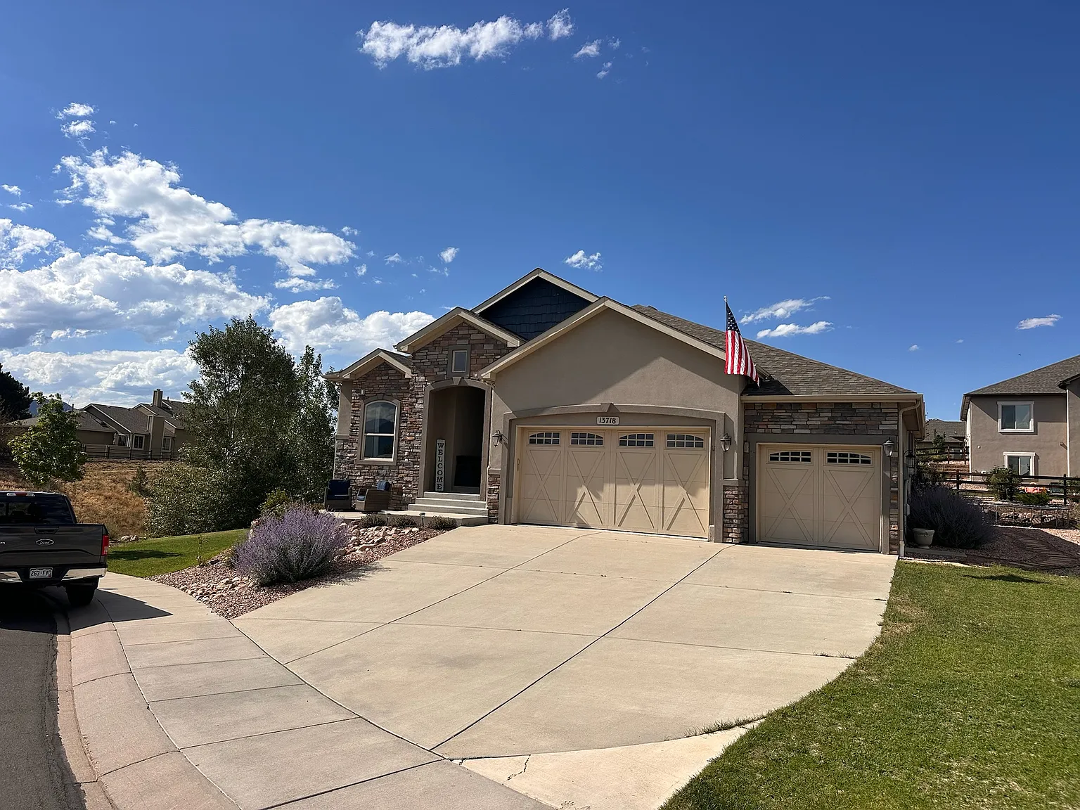 6 bed, 4898 sqft, $4,300 — Photo 4