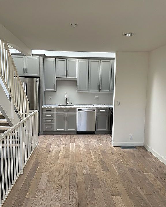 1st image of 11 Jennifer Pl