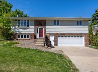 2665 Sun Ridge Ct, Asbury, IA 52002
