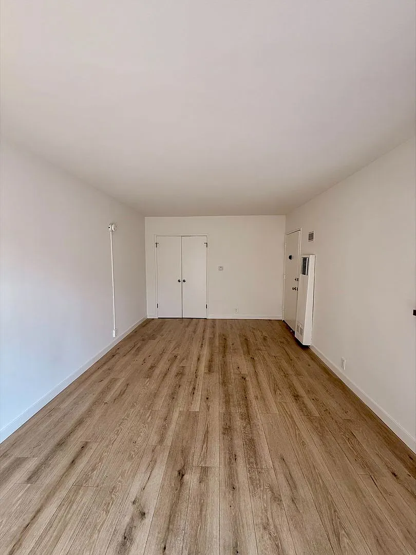 139 & 143 N. Mariposa Ave. — Photo 3