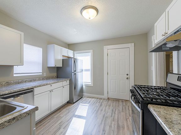 5th image of 1115 4th St NE #1