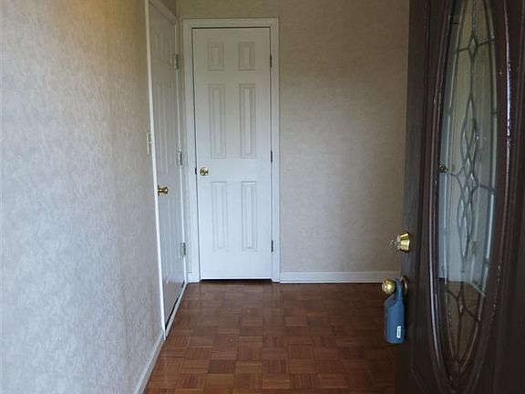 2nd image of 141 Woodview Dr