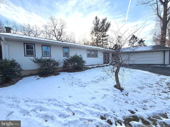 490 Meadow Ln, Lebanon, PA 17042