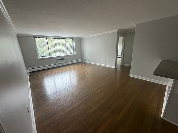 2nd image of 573 Washington St Floor 3