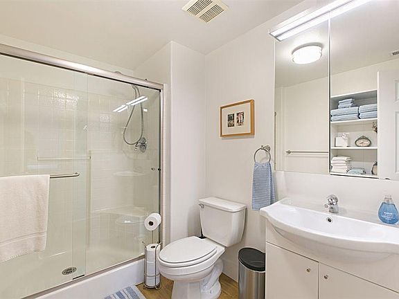 5th image of 404 N Horne St Unit D22