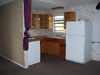 3rd image of 1403 Woodcrest Dr