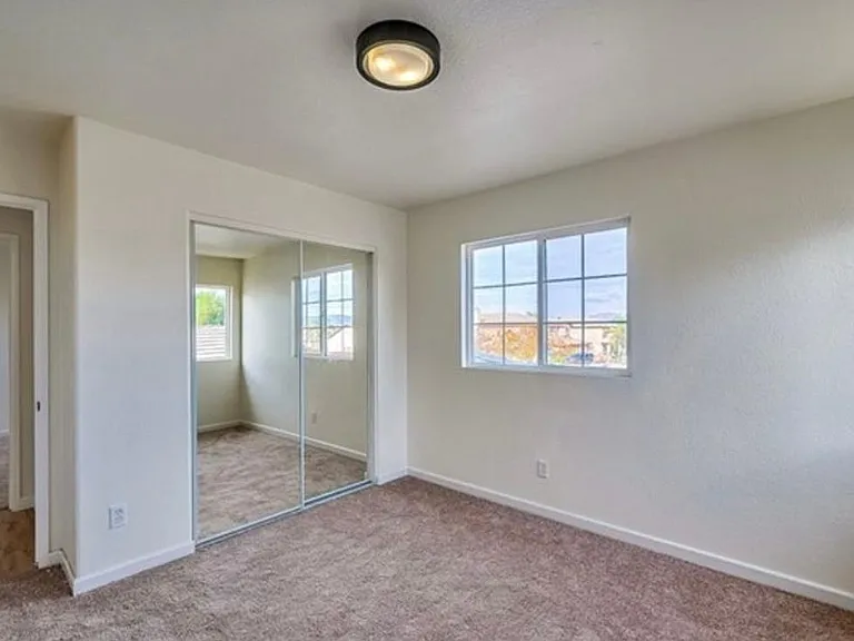 4425 Oak Tree Way — Photo 5