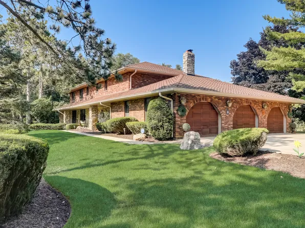 8224 Concord Dr, Woodstock, IL 60098