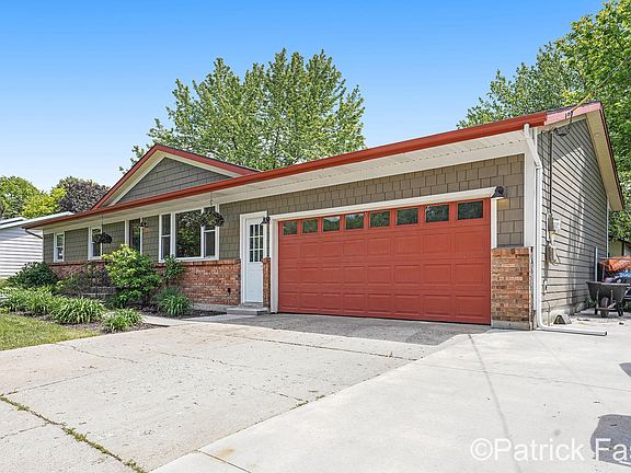3rd image of 3330 Las Vegas Dr NE