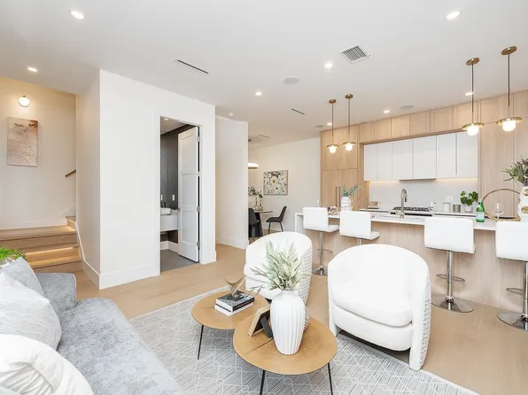 4828 Albert St #1, Burnaby, BC V5C 2H3