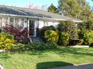 32 Martin Pl, Syosset, NY 11791