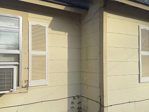 4th image of 4744 Percy Rd