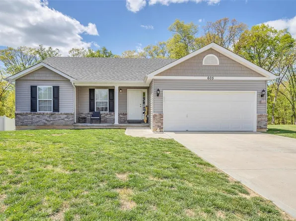 605 Rockshire Dr, Herculaneum, MO 63048