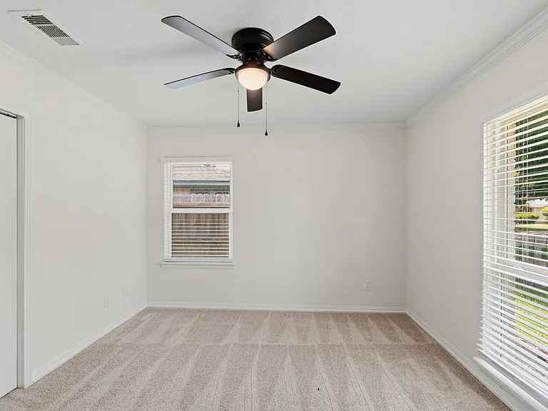 913 Meadowlane St — Photo 20