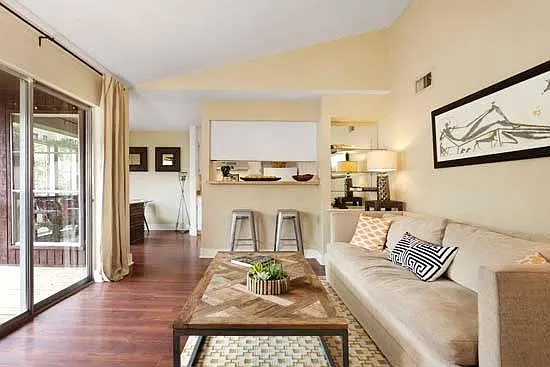 2/1 living room (standard)