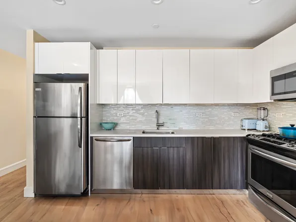 25-21 43rd Avenue 511 image 3 of 10