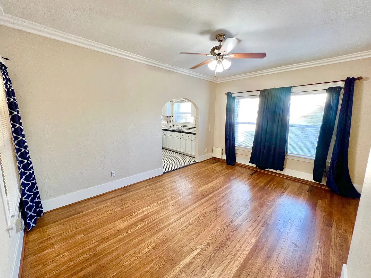 Charming Vintage 1-Bedroom Near Downtown Long Beach Pet Friendly & Full of Character! — Photo 4