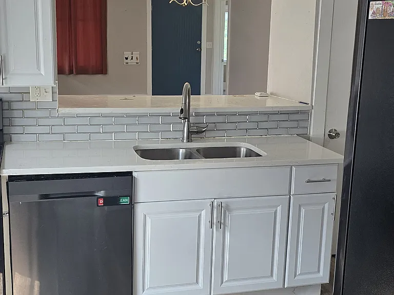 4323 Gillham Rd — Photo 7