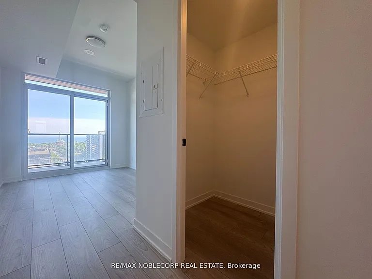 285 Dufferin St #1019 — Photo 9