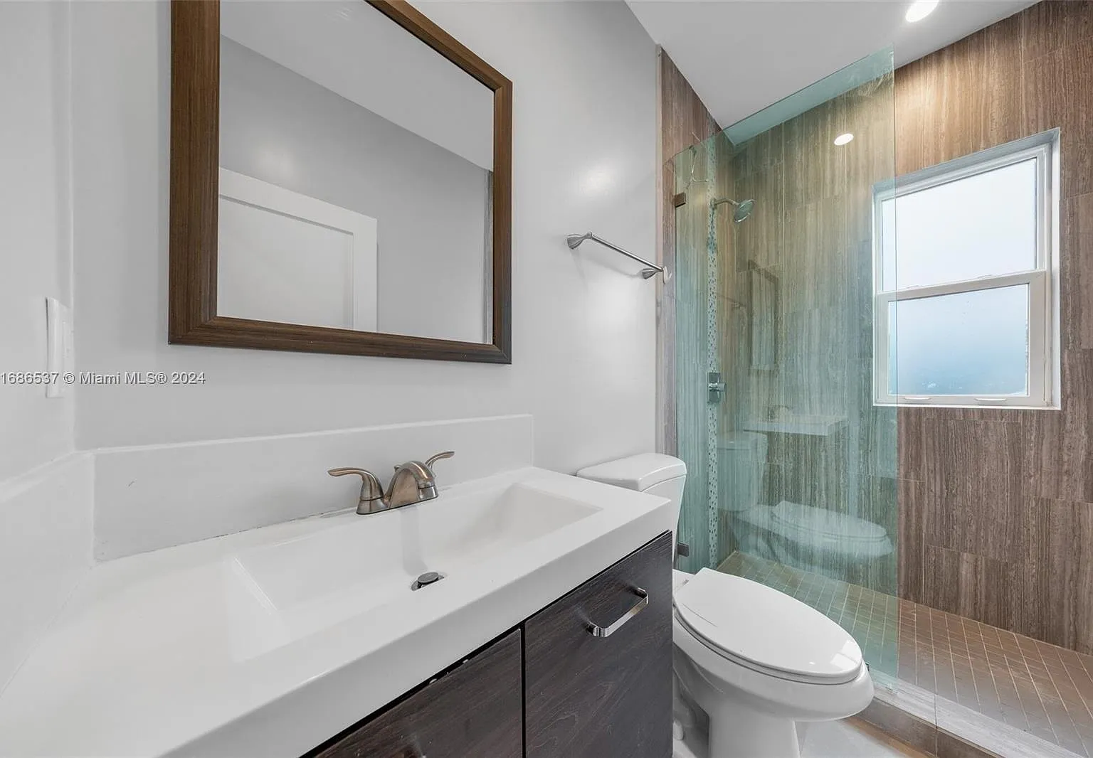1020 SW 23rd Ave — Photo 4