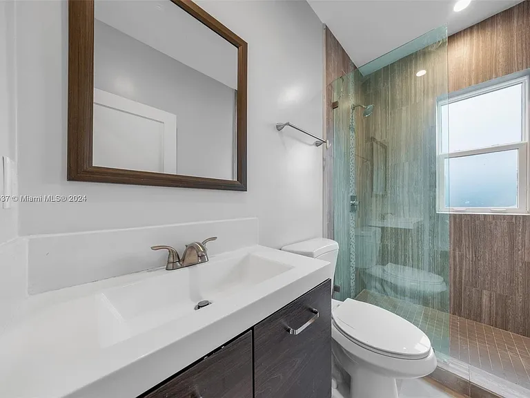 1020 SW 23rd Ave — Photo 4
