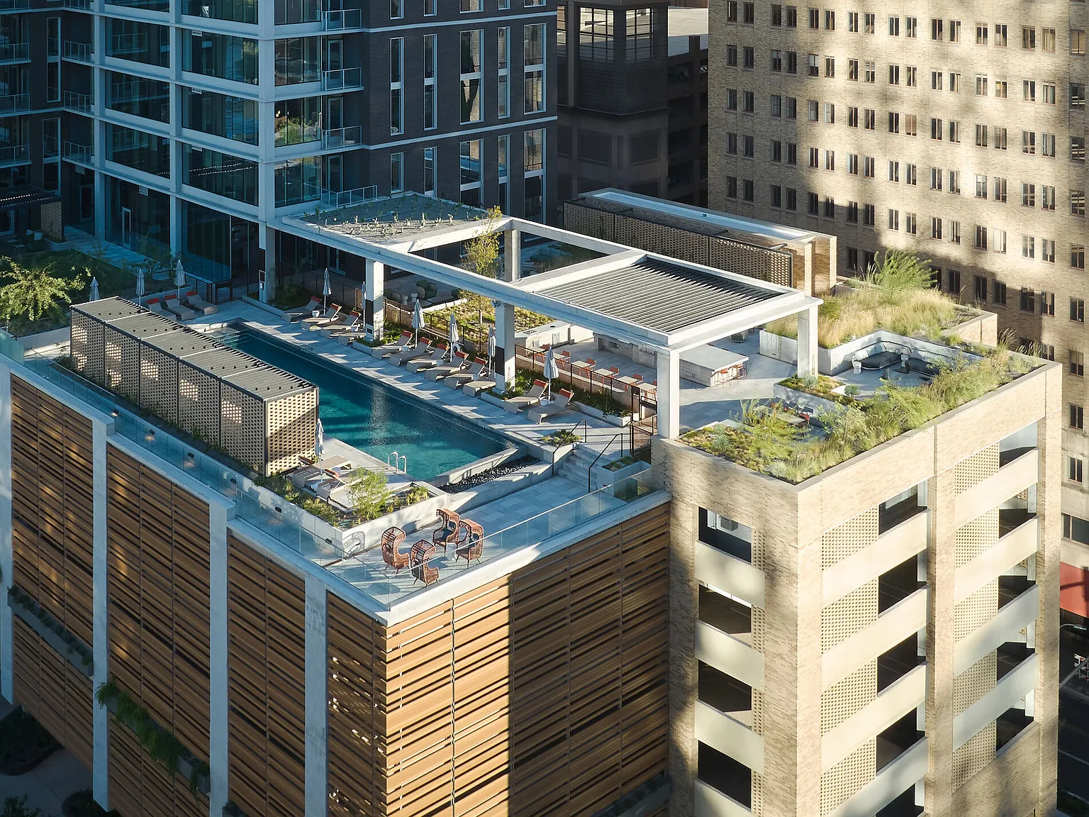 300 Main — Photo 3