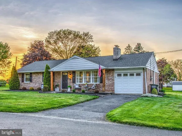 26 Pfautz Ave, Lititz, PA 17543