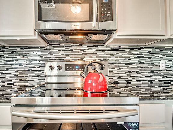 3rd image of 1100 NE 55th St