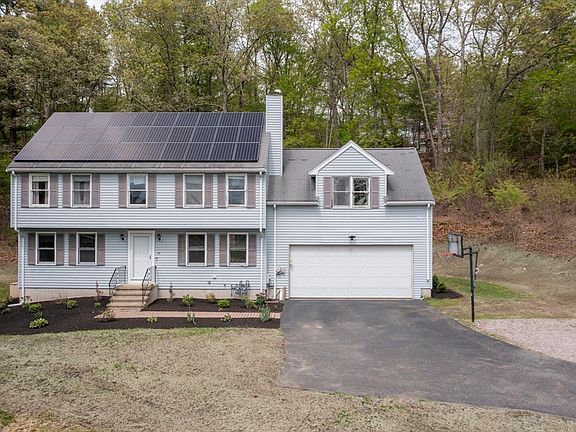 3rd image of 18 Candlewood Dr