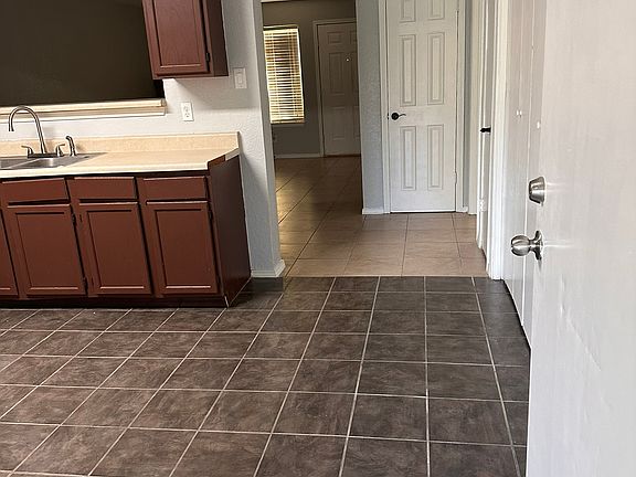 5th image of 619 Wolftrap Dr