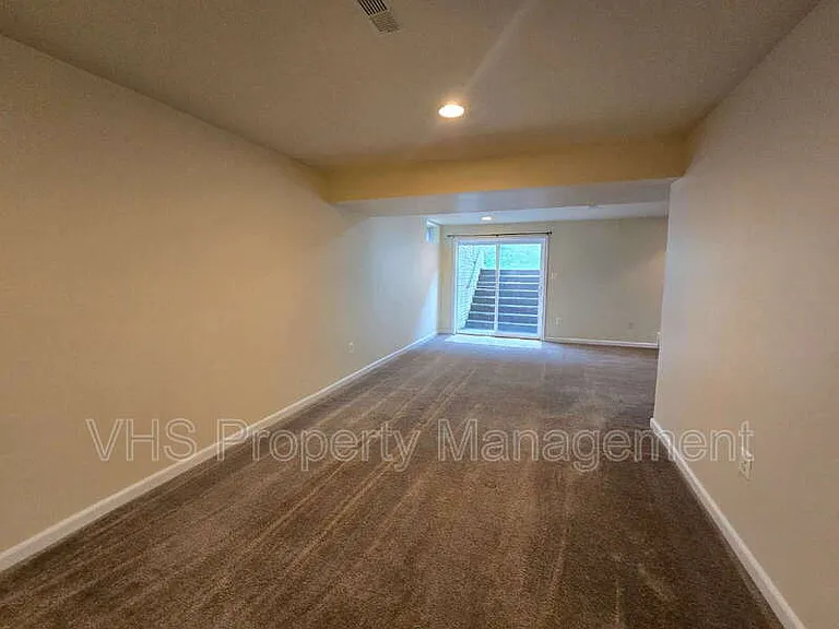 832 Fox Den Rd — Photo 35