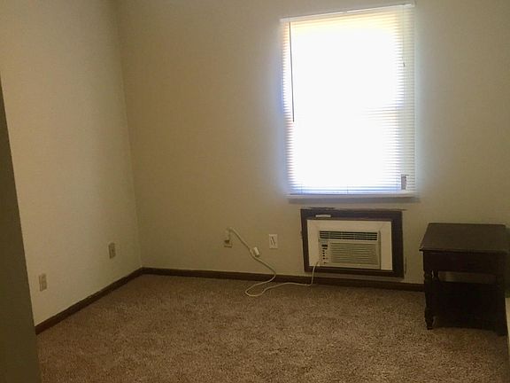 5th image of 1808 Parkwood Ln #15