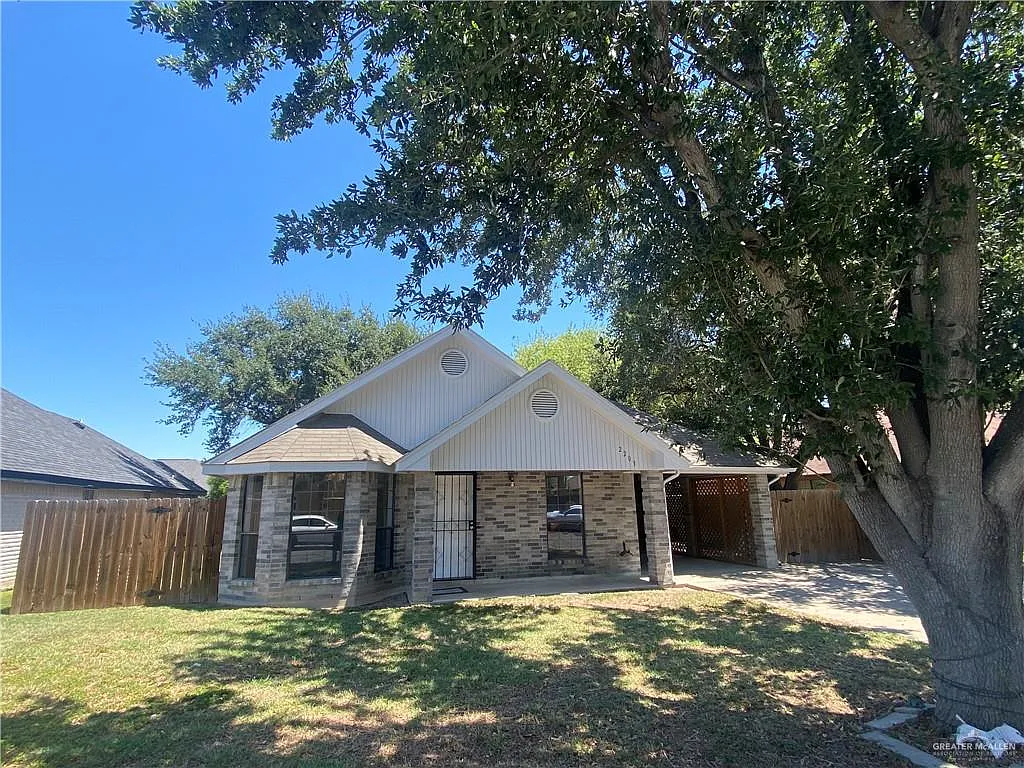 3 bed, 1.5 bath, 1032 sqft, $1,275 — Photo 2