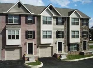 2 Shady Tree Ct, York, PA 17402