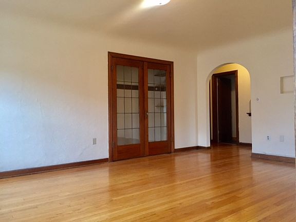 5th image of 509 Bellevue Ave E #202
