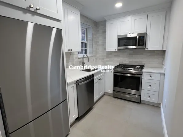 35 Park St #2T, Brookline, MA 02446