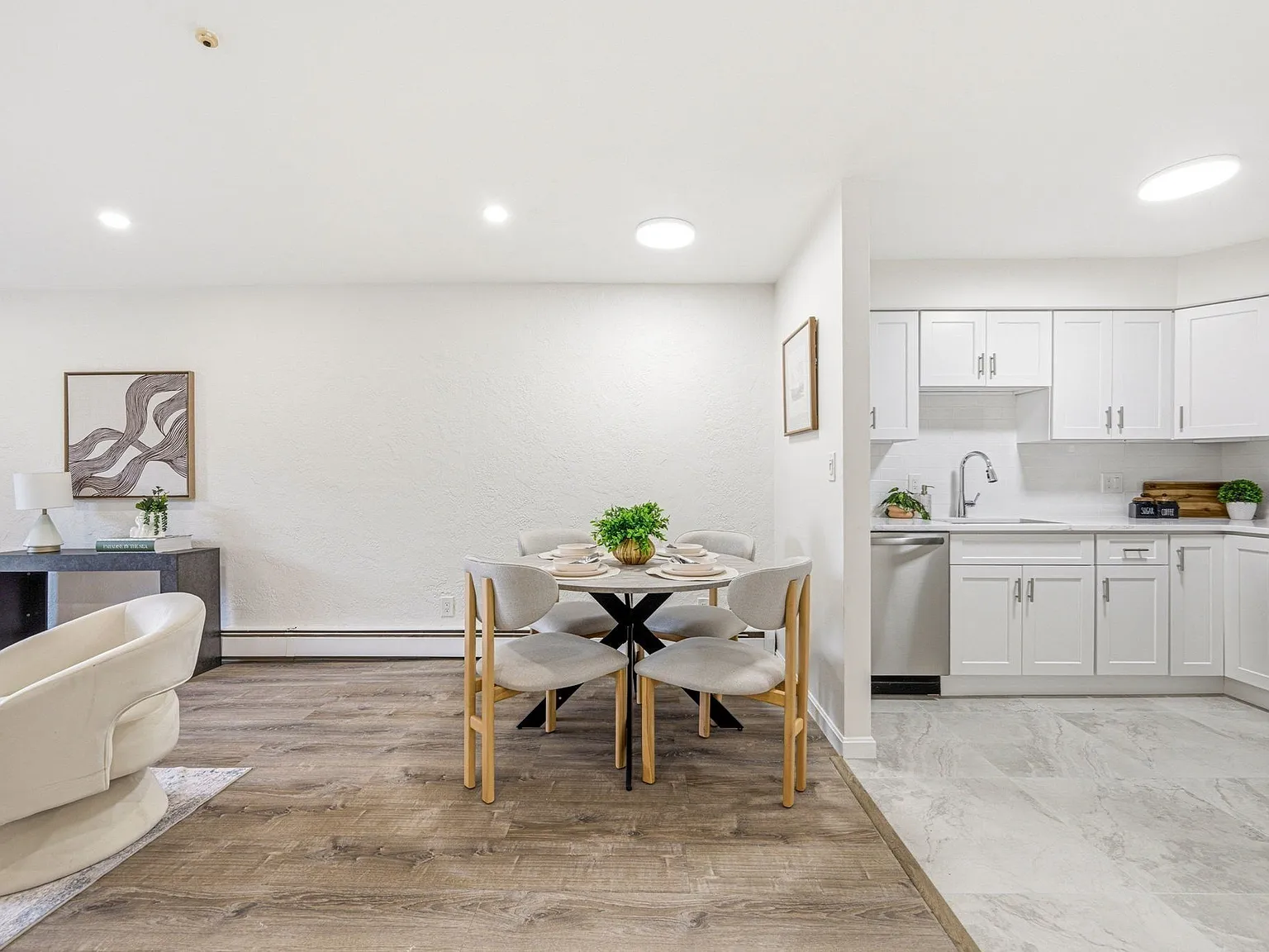2 bed, 2.0 bath, 945 sqft, $3,200 — Photo 2