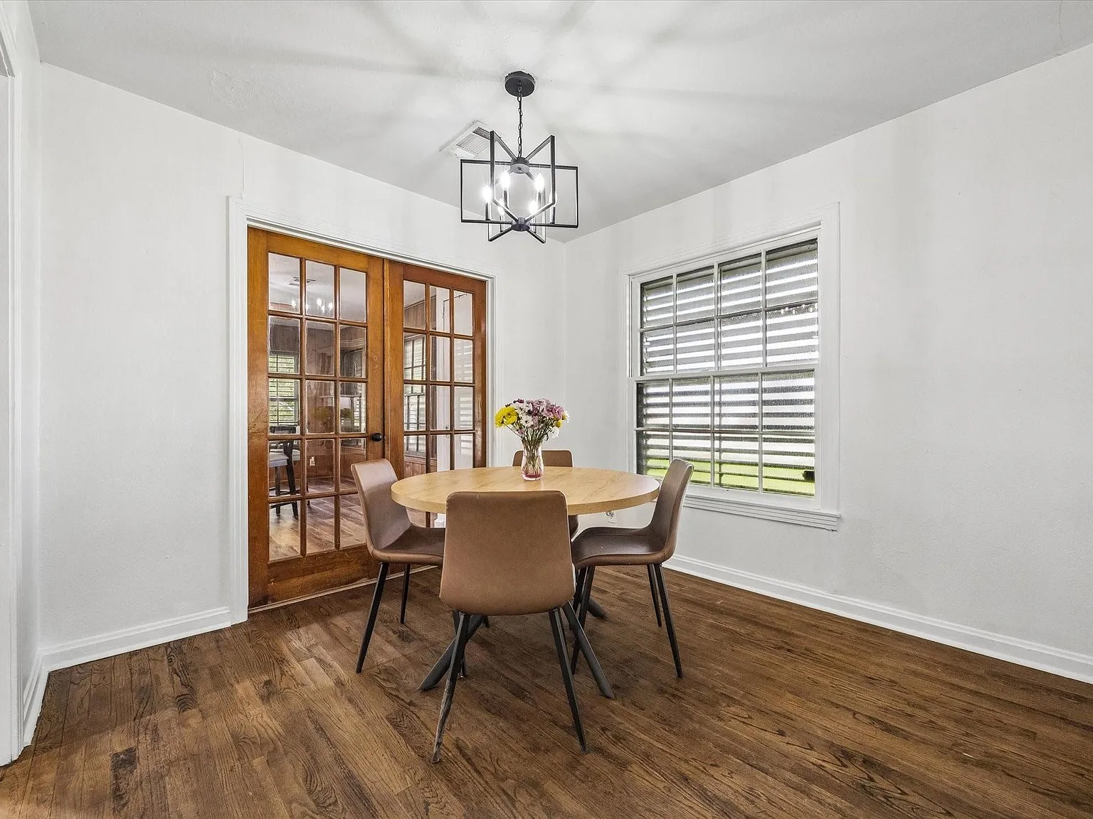 3 bed, 1.5 bath, 1298 sqft, $1,750 — Photo 4