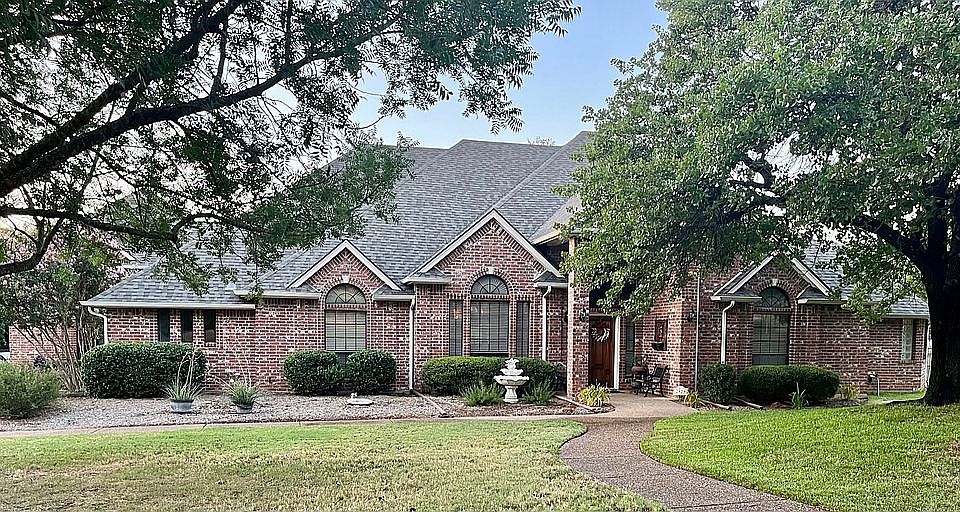 1st image of 2825 Bent Oaks Dr