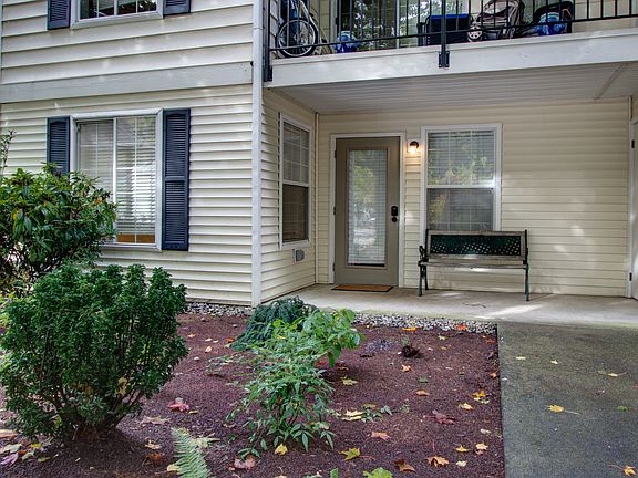 2nd image of 580 Front St S Unit B106