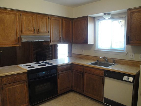 3rd image of 2005 Mount Marcy Cir