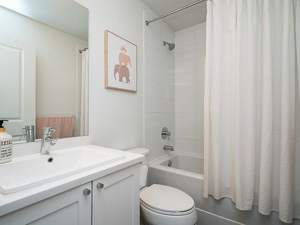 3 bedroom rental in Surrey — photo 15