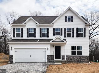 1693 Falcon Ln, Chambersburg, PA